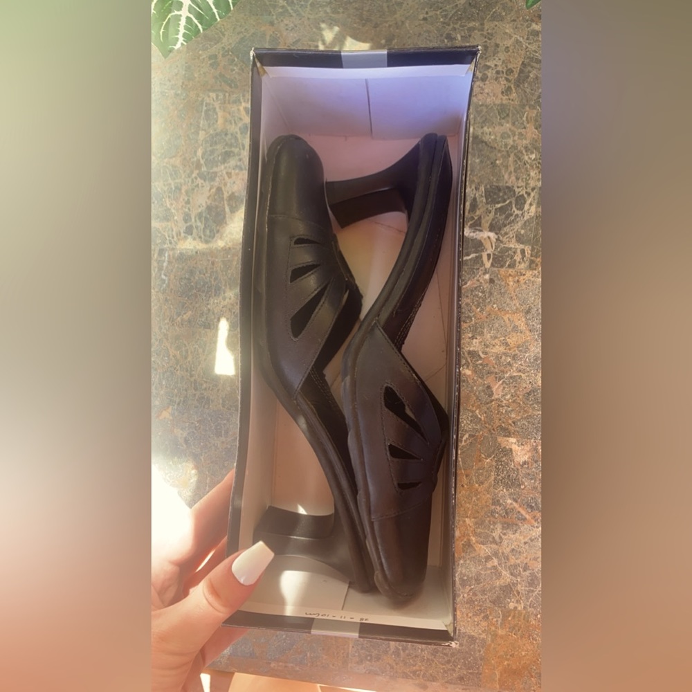 New Twist Black Slip On Heel SIZE 8